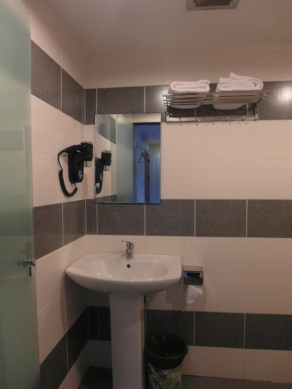Mcity Inn Miri Rum bild